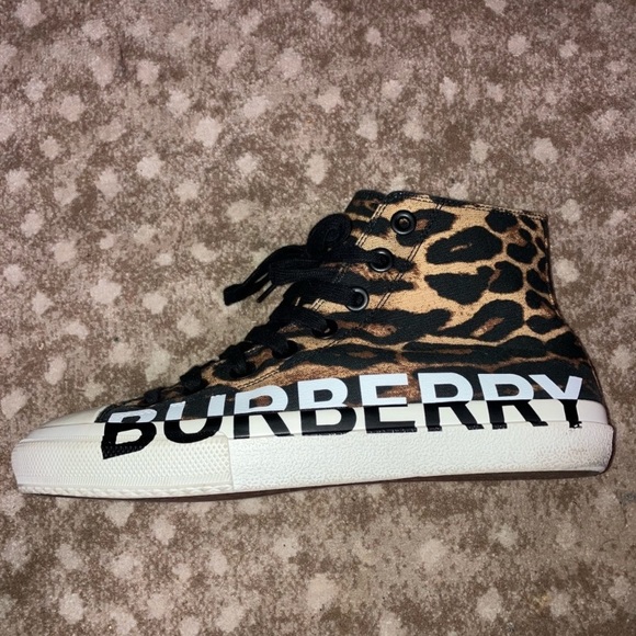 COPY - Men's Leopard Logo Burberry High Top Fashion
Sneakers 39.5 - Picture 3 of 6